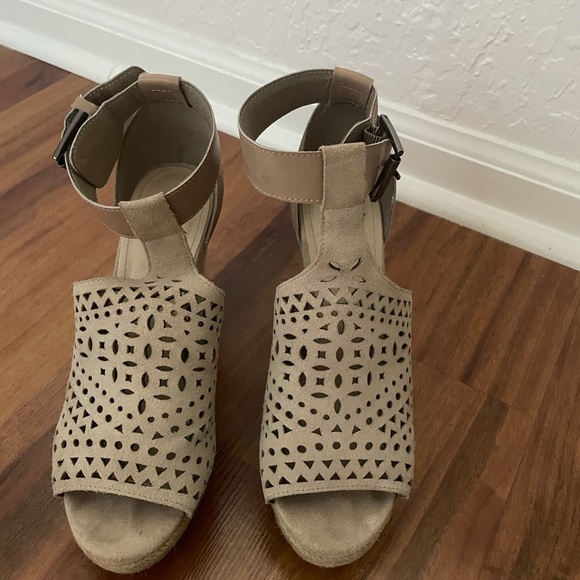 Marc Fisher perforated Hesina wedge - Picture 5 of 6